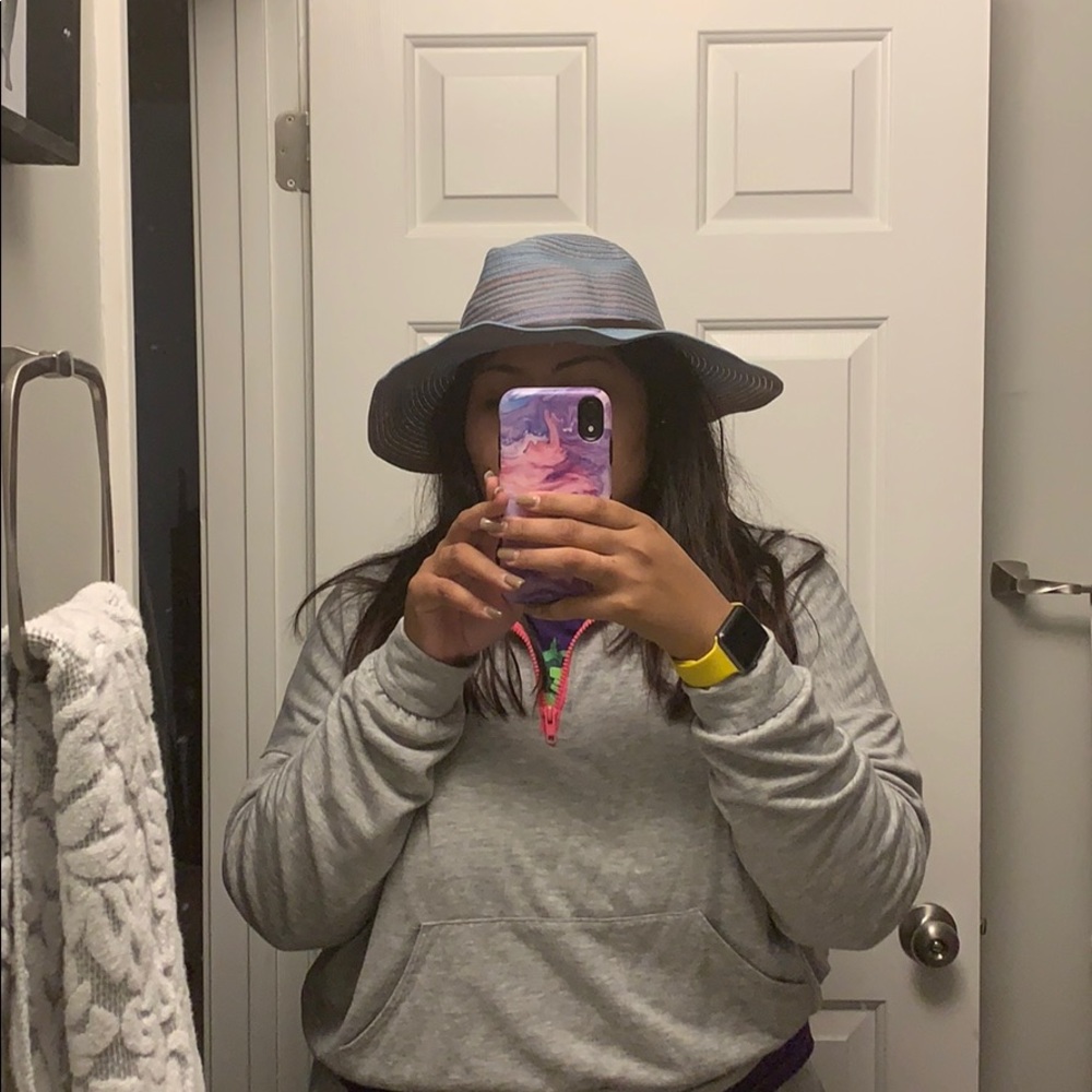 Wide brim hat
